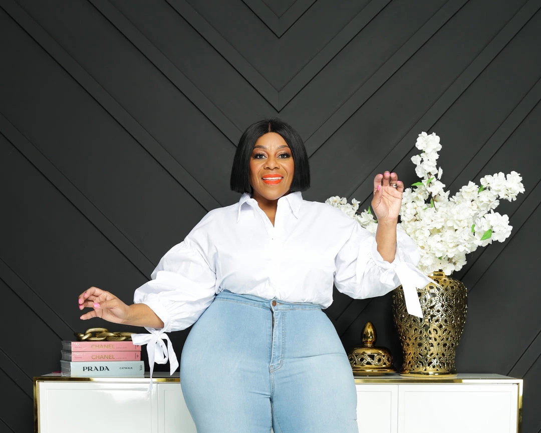 Curvaceous Boutique White Bishop Sleeve Shirt NEW 3 Curvaceous Boutique White Bishop Sleeve Shirt NEW